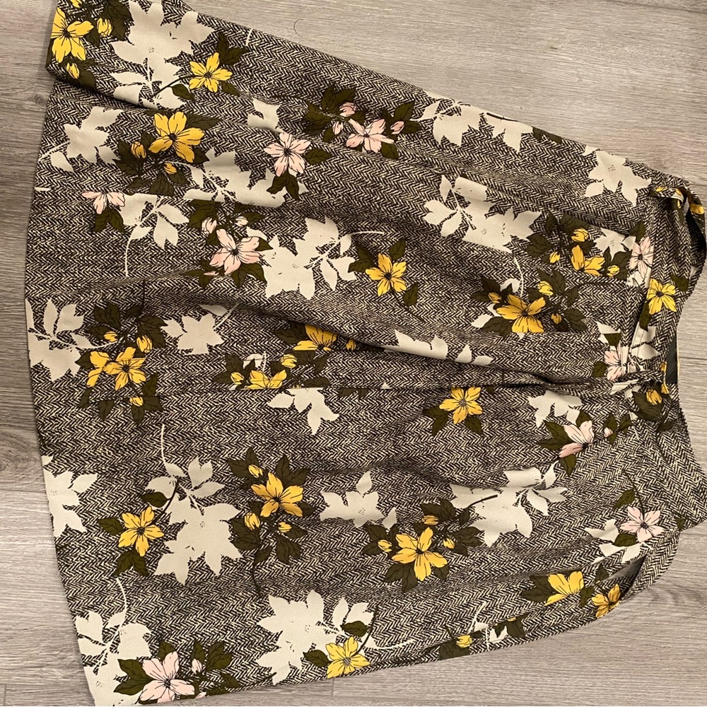 Banana Republic Skirt. Size 4. Always open to offers!